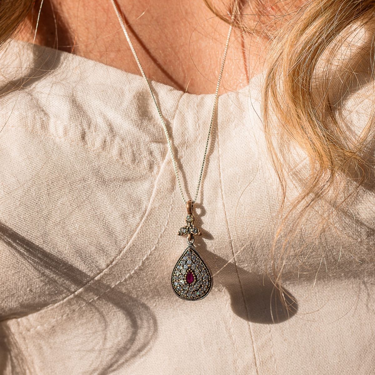 Corrente com Pingente Gota Rubi em Prata Turca
